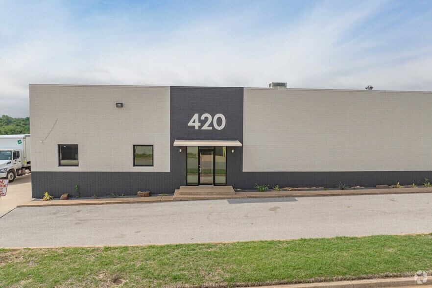 More Photos Of 416 NE 48th St, Oklahoma City Warehouse For Lease