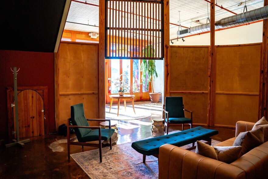 More Photos Of 146 Maxwell Ave, Greenwood Restaurant For Lease