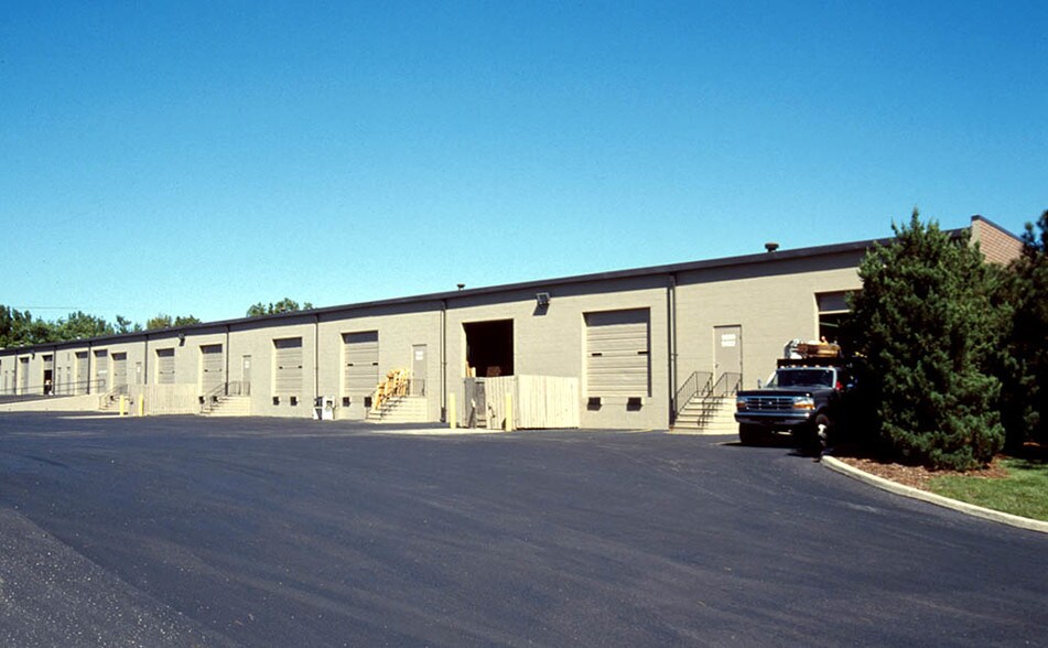 More Photos Of 9800-9822 Pflumm Rd, Lenexa Flex For Lease