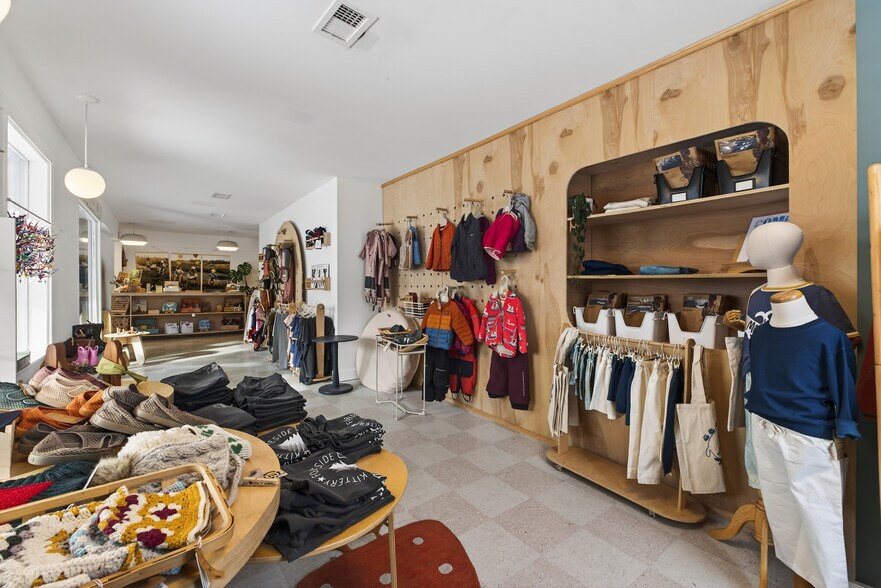 More Photos Of 10 Walker St, Kittery Loft Creative Space For Lease