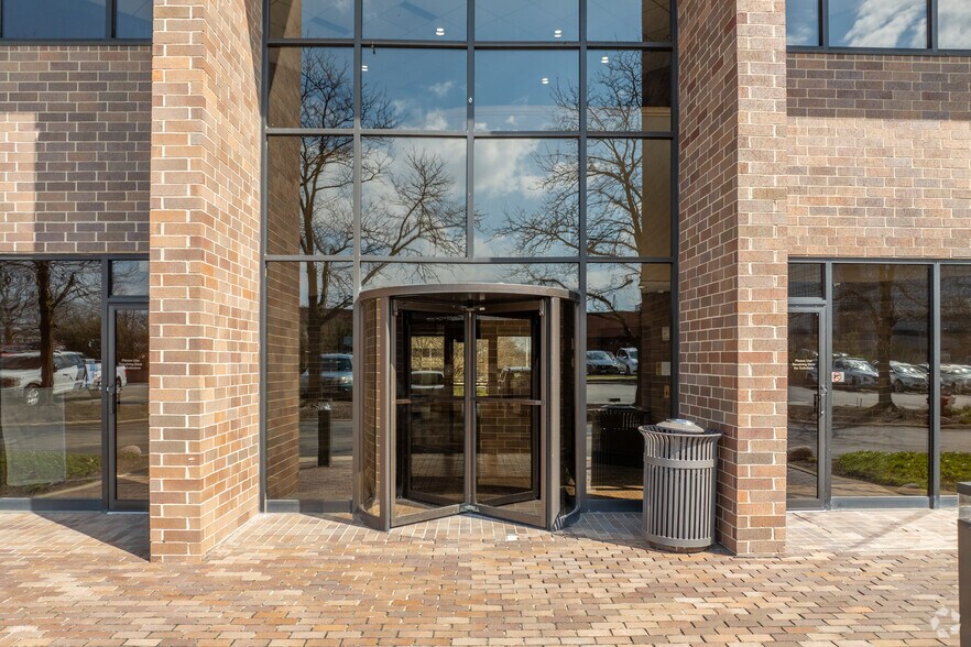 More Photos Of 1401 Branding Ave, Downers Grove Office For Lease