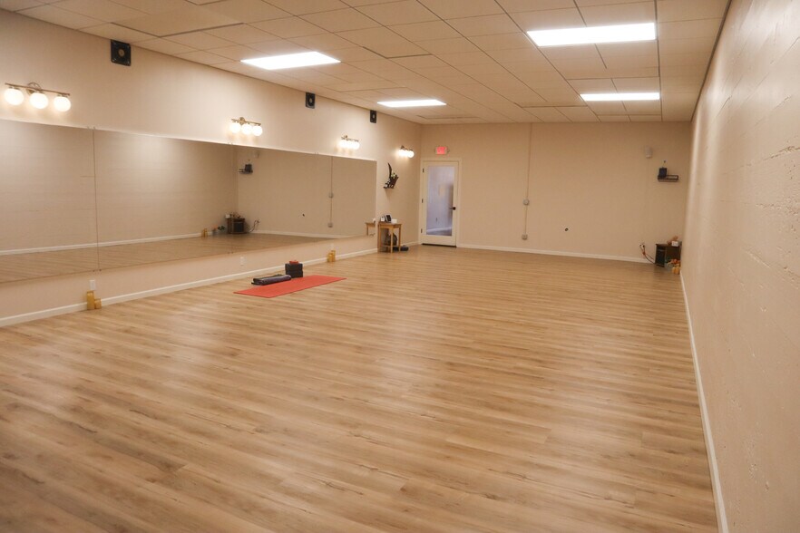 More Photos Of 1152 Commerce Ave, Longview Freestanding For Sale