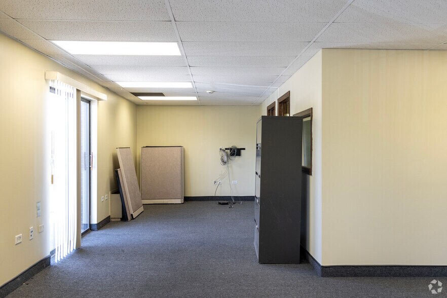 More Photos Of 1400 Renaissance Dr, Park Ridge Office For Sale