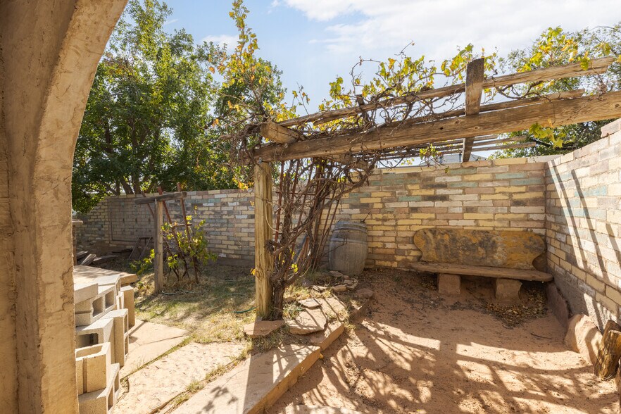 More Photos Of 481 W 100 N, Hurricane Specialty For Sale