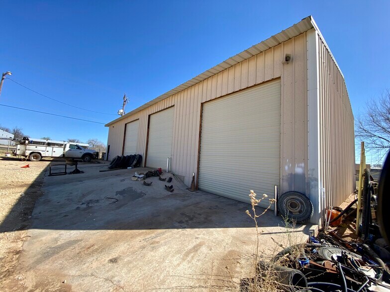 More Photos Of 2306 E Broadway St, Sweetwater Truck Terminal For Lease