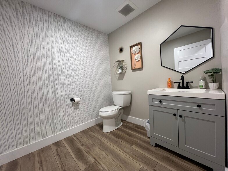 More Photos Of 1522 Oakhurst Dr, Charleston Office For Sale