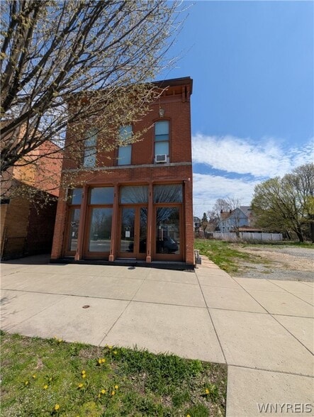 More Photos Of 577 Niagara St, Buffalo Storefront Retail Office For Sale