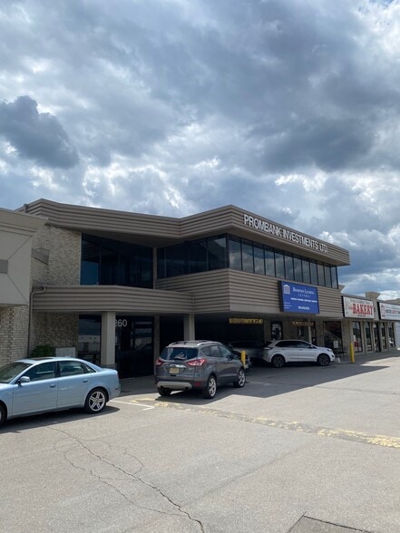 More Photos Of 1250-1274 Eglinton Ave E, Mississauga Manufacturing For Lease