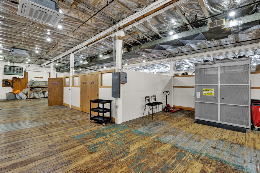 More Photos Of 24 Johnes St, Newburgh Light Manufacturing For Lease