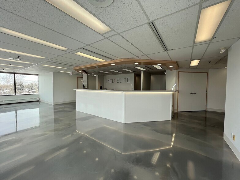 More Photos Of 290 Midpark Way SE, Calgary Medical For Lease