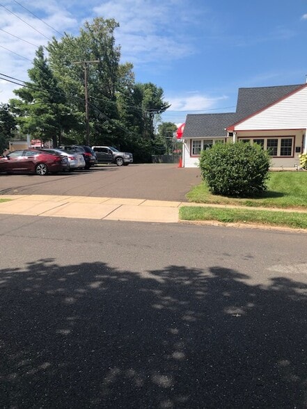 More Photos Of 1 Plumbridge Dr, Levittown Office Residential For Sale