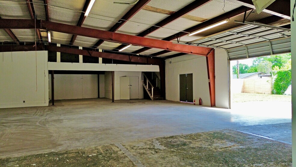 More Photos Of 6733 Burnet Ln, Austin Flex For Lease