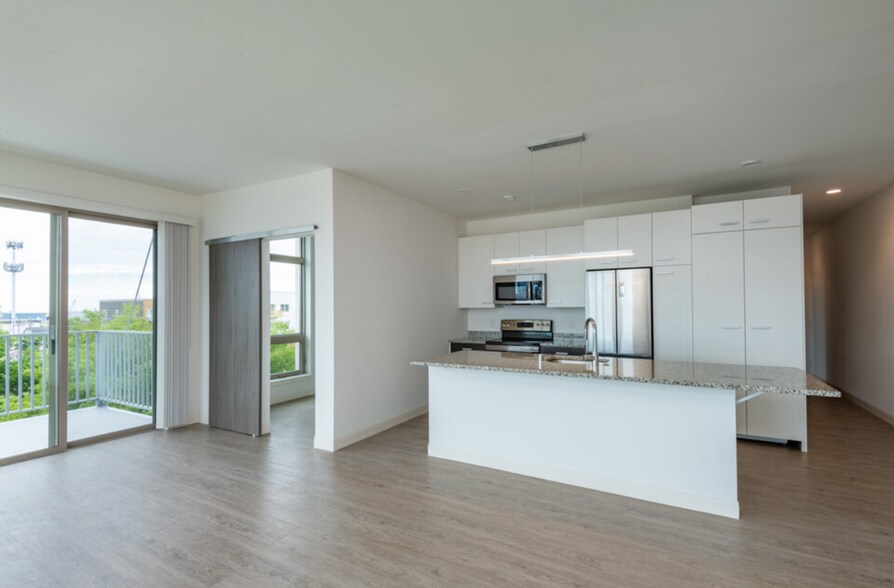 More Photos Of 211 W Mineral St, Milwaukee Apartments For Lease