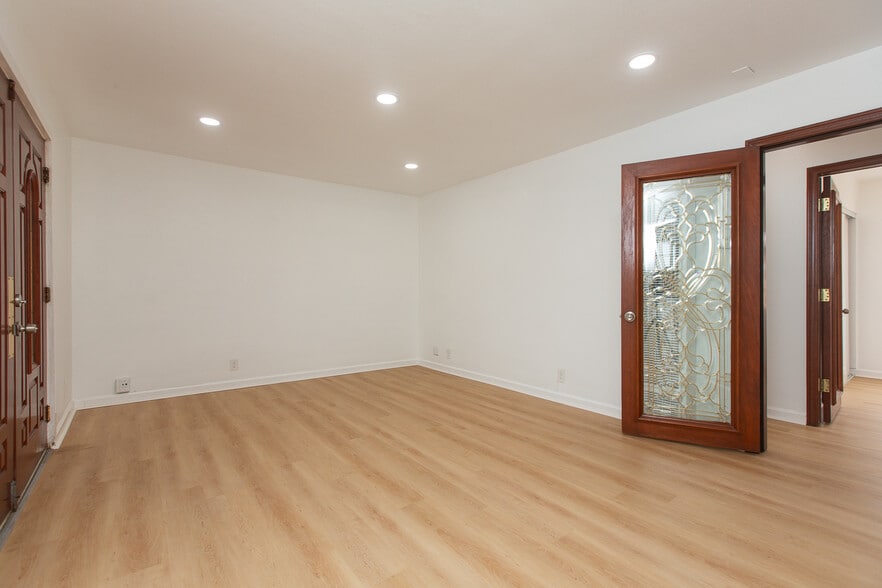More Photos Of 14425 Prairie Ave, Lawndale Office For Sale