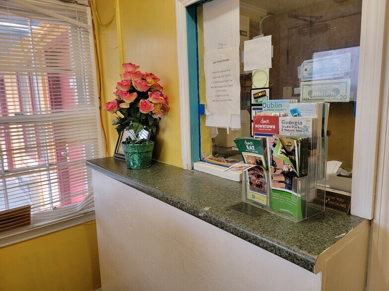 More Photos Of 418 Central Dr, East Dublin Hotel For Sale