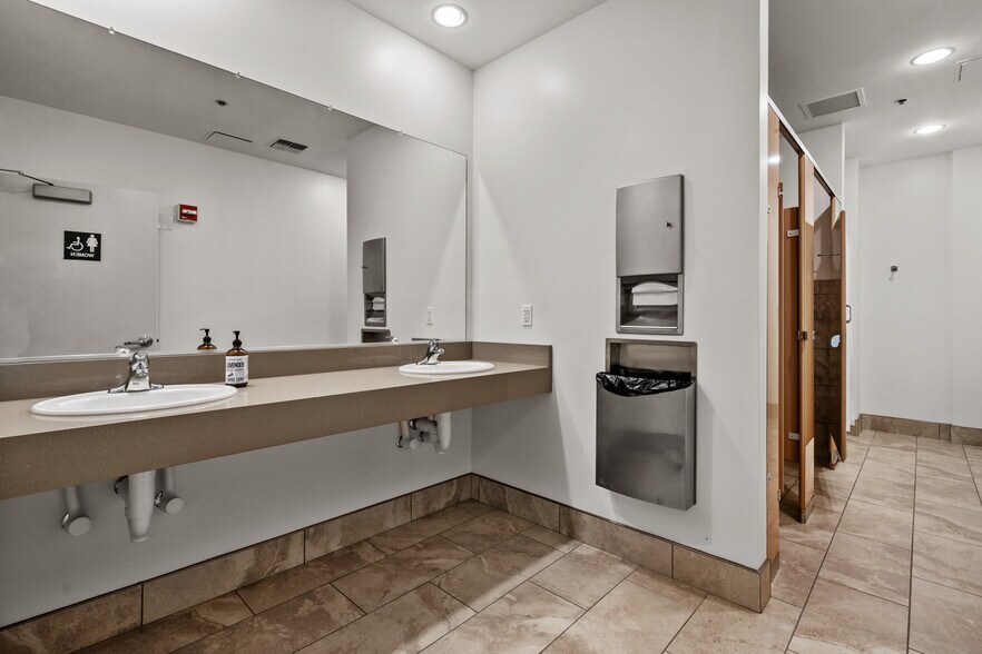 More Photos Of 3950 Fairview Industrial Dr SE, Salem Research And Development For Lease