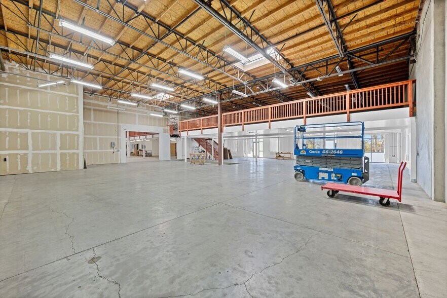 More Photos Of 1515-1539 Olivella Way, San Diego Warehouse For Lease