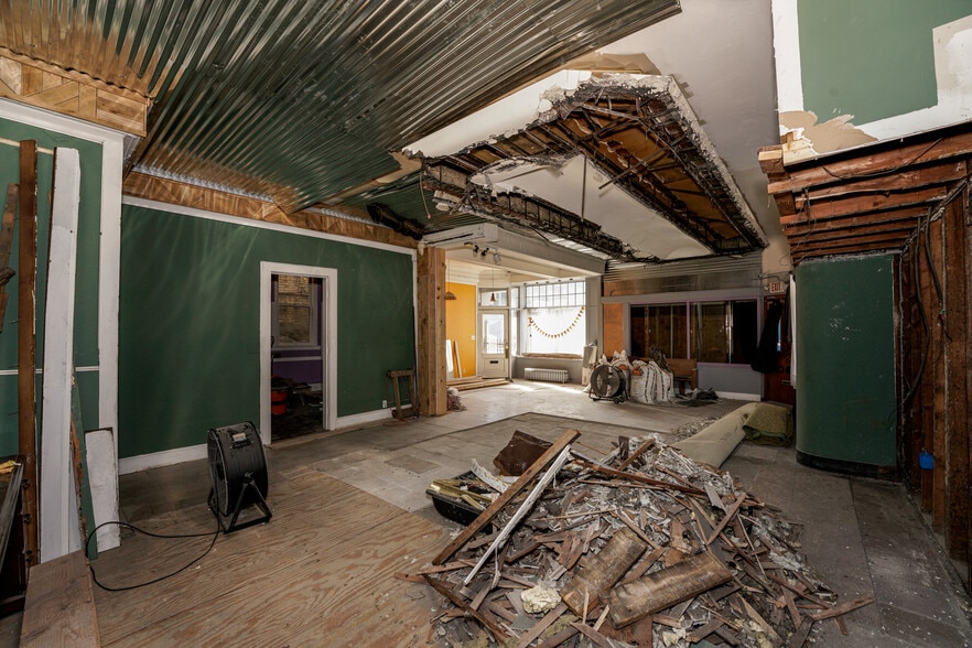 More Photos Of 2670-2678 N Holton St, Milwaukee Storefront Retail Residential For Sale