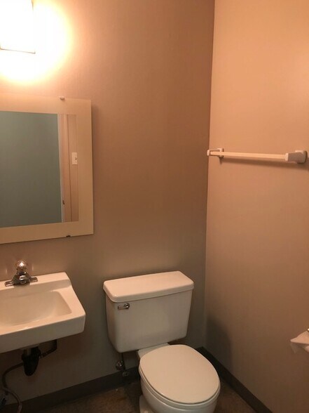 More Photos Of 6550 Lower York Rd, New Hope General Retail For Sale