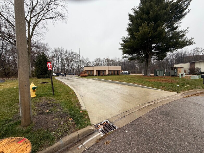 More Photos Of 862 Lenox Ave, Portage Manufacturing For Lease