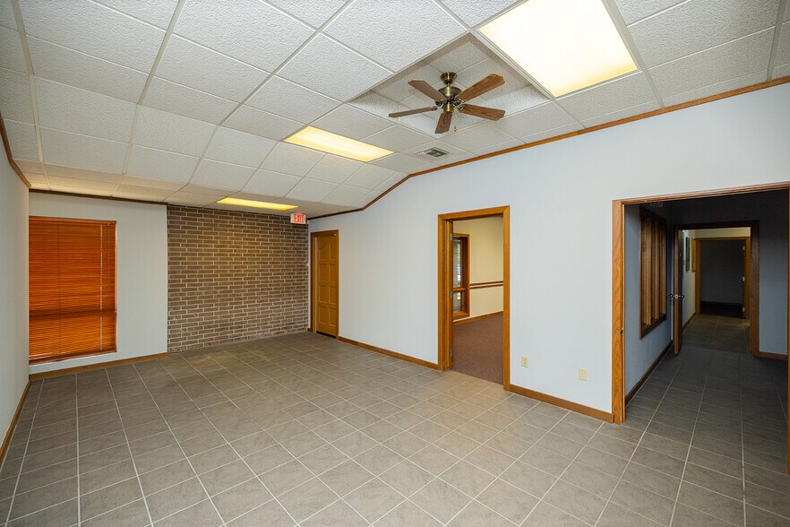 More Photos Of 1020 N Main St, Wichita Medical For Sale