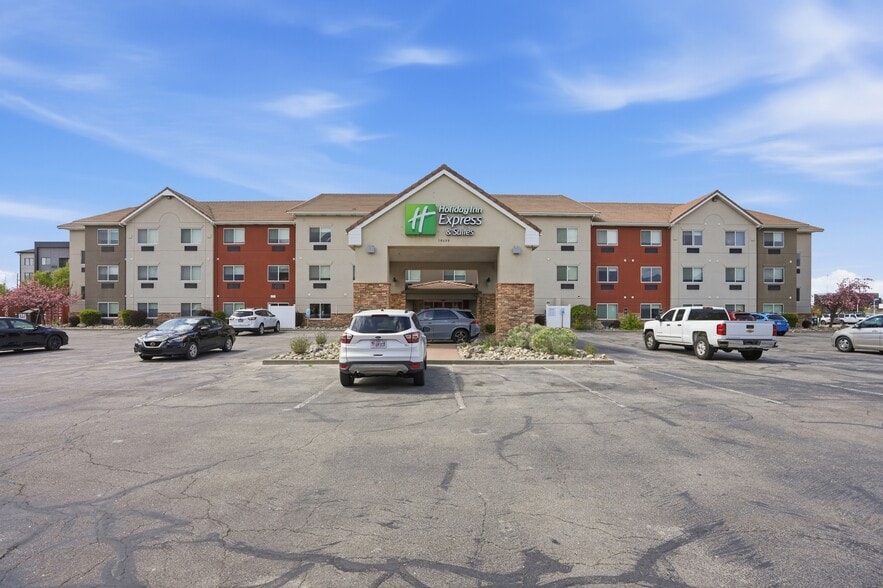 Primary Photo Of 10680 S Auto Mall Dr, Sandy Hotel For Sale