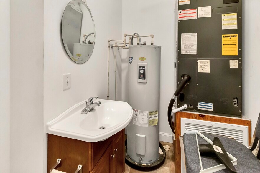 More Photos Of 121 SE Hernando Ave, Lake City Office For Sale