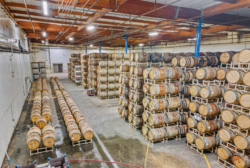 More Photos Of 2717 Aviation Way, Santa Maria Warehouse For Lease