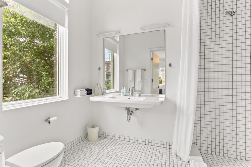 More Photos Of 1476 Magazine St, New Orleans Hotel For Sale