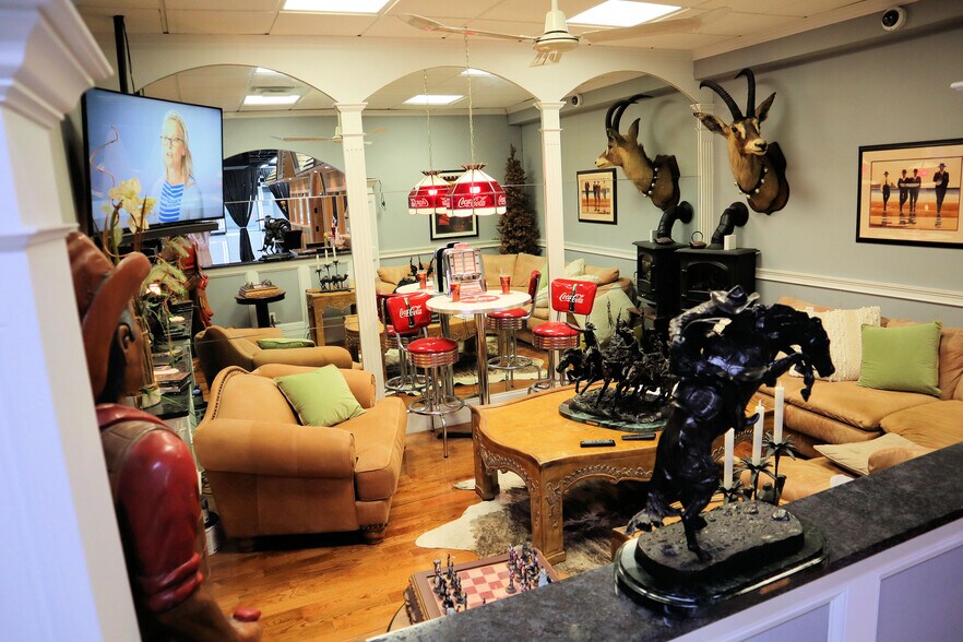 More Photos Of 395 S Ocoee St, Cleveland Showroom For Sale