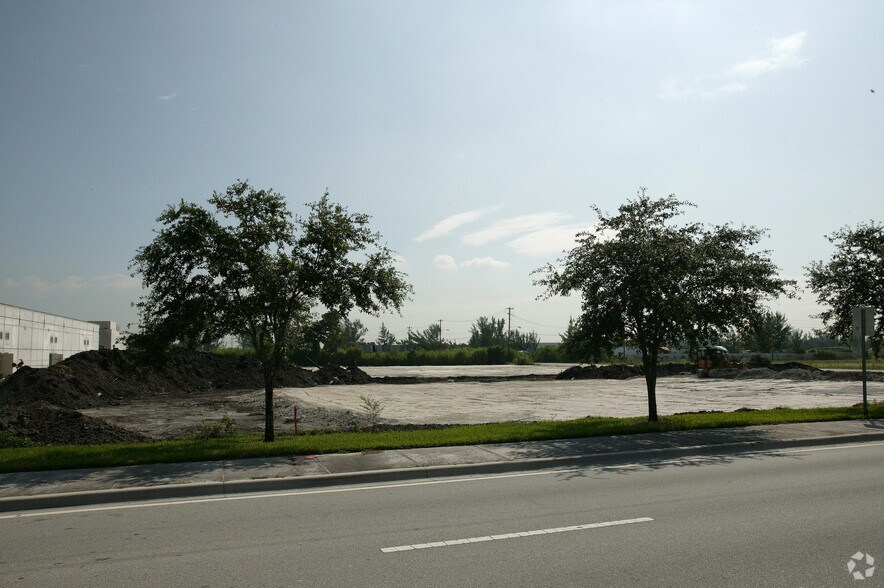 More Photos Of 1701 NW 112th Ave, Sweetwater General Retail For Lease