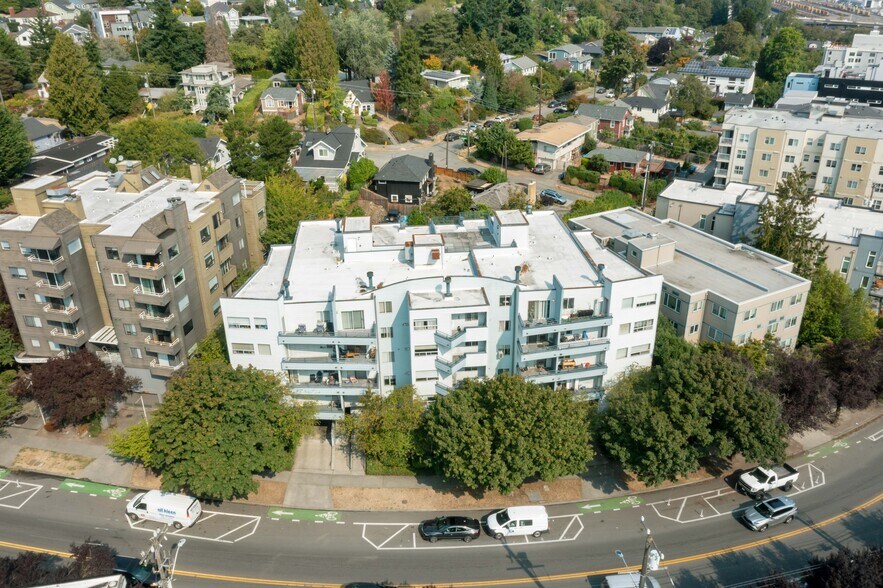 More Photos Of 3230 SW Avalon Way, Seattle Apartments For Sale