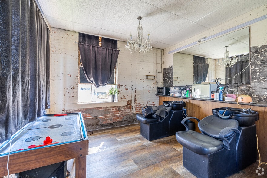 More Photos Of 923 W Dallas Ave, Cooper Apartments For Sale