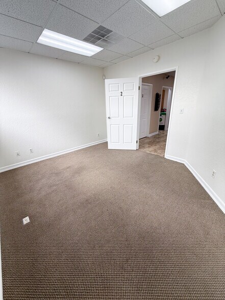More Photos Of 623-629 N Main St, Orange Office For Lease