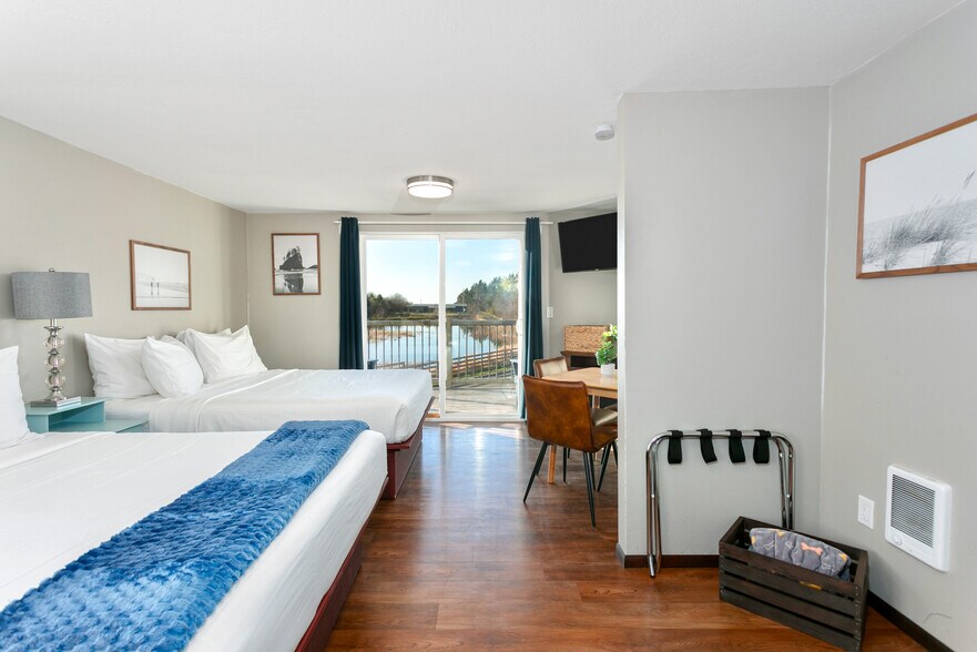 More Photos Of 2013 State Route 105, Grayland Hotel For Sale