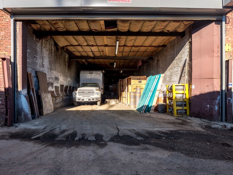 More Photos Of 401 N Leavitt St, Chicago Manufacturing For Sale