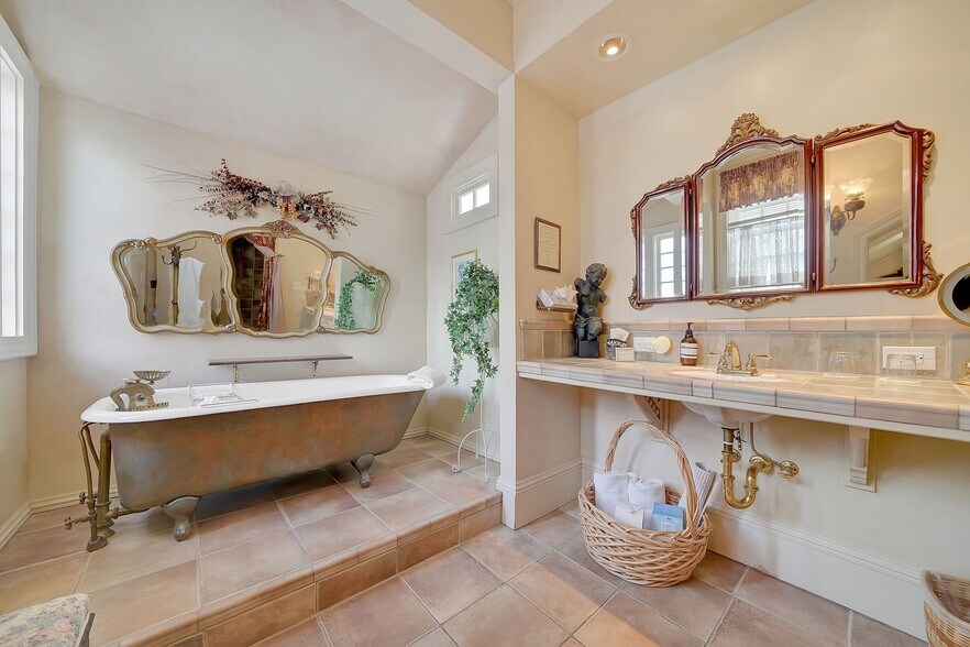 More Photos Of 77 Main St, Sutter Creek Hospitality For Sale