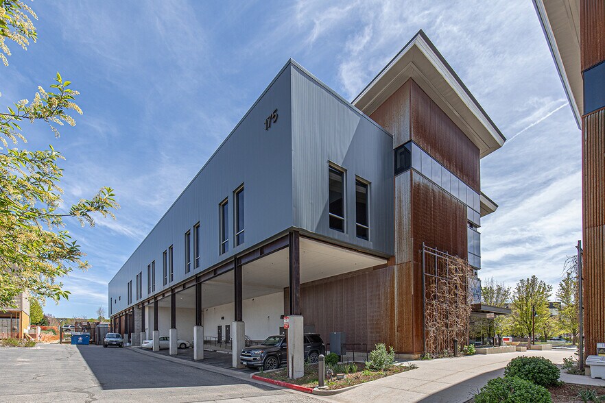 More Photos Of 175 Mercado St, Durango Office For Lease