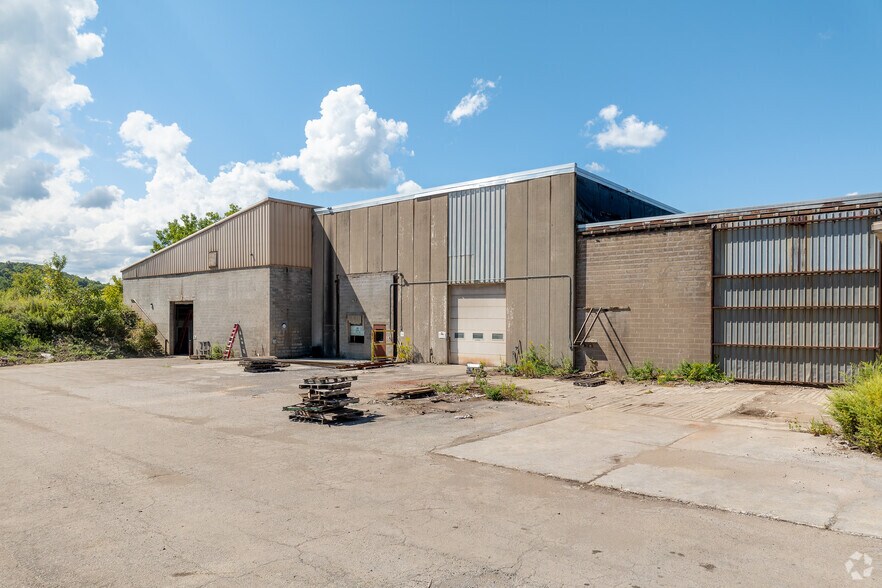 More Photos Of 735 Wangum Rd, Victor Industrial For Sale