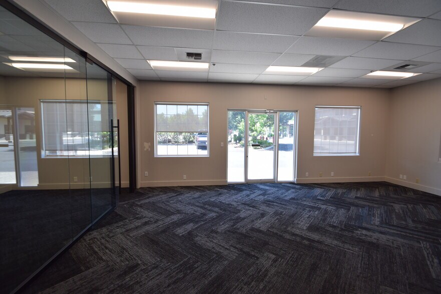 More Photos Of 150 SW Scalehouse Loop, Bend Light Manufacturing For Lease