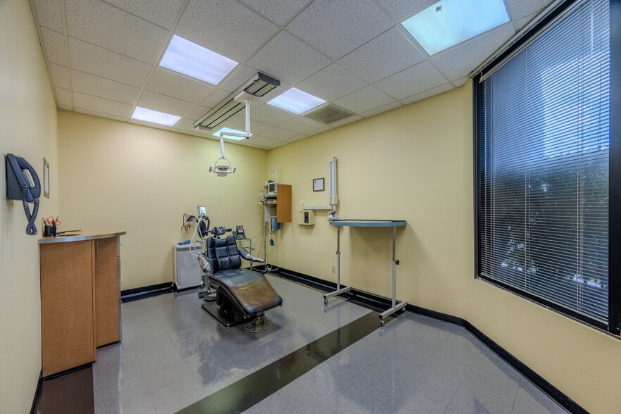 More Photos Of 1570 S Rainbow Blvd, Las Vegas Office For Lease