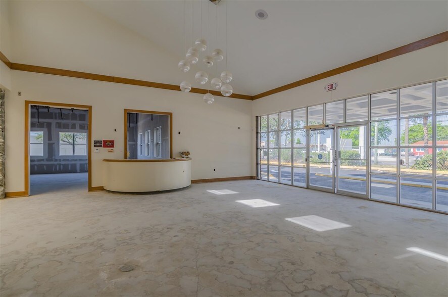 More Photos Of 4650 N Dixie Hwy, Oakland Park Medical For Lease