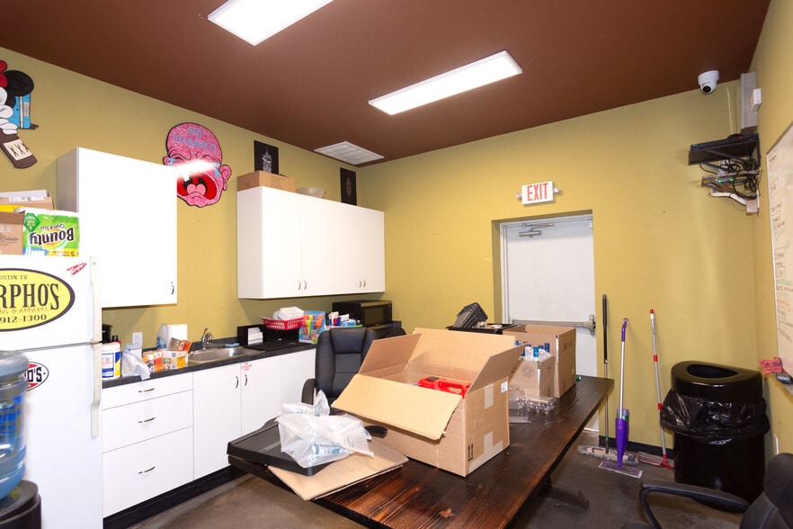 More Photos Of 1131 S Loop 4, Buda Warehouse For Lease