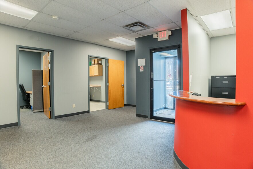 More Photos Of 4020 Columbus Ave, Anderson General Retail For Lease