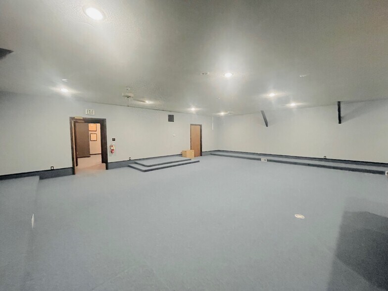 More Photos Of 210 Home Ave, Churubusco Office Residential For Sale