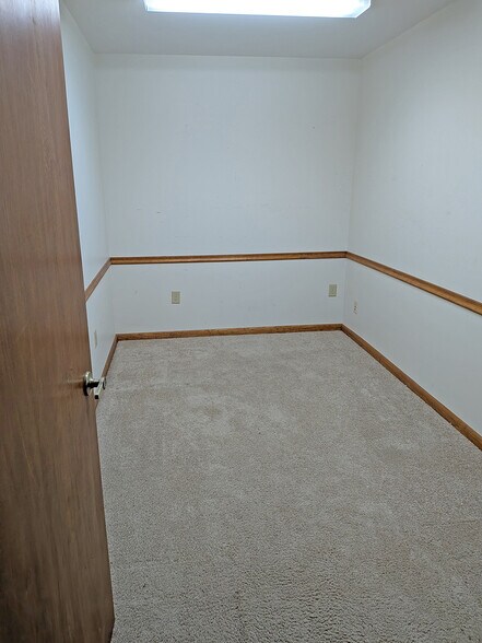 More Photos Of 2001 W Main St, Carbondale Office For Lease