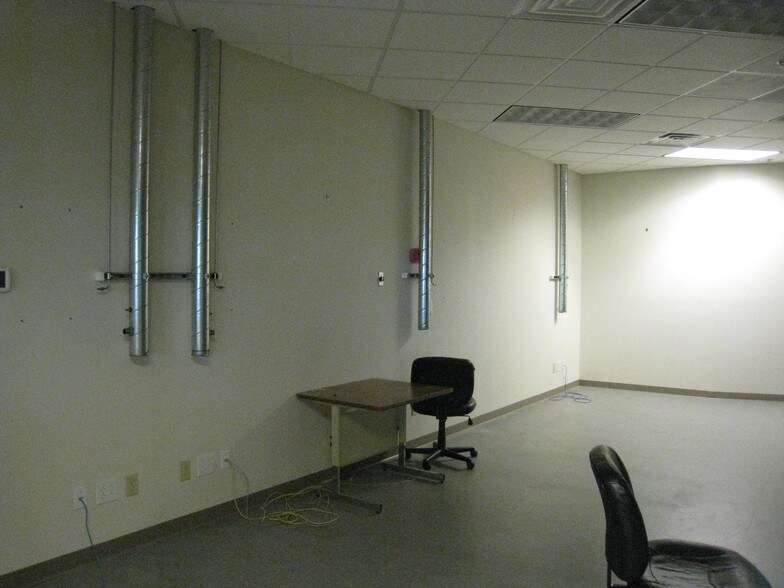 More Photos Of 1616-1640 Eastport Plaza Dr, Collinsville Medical For Lease