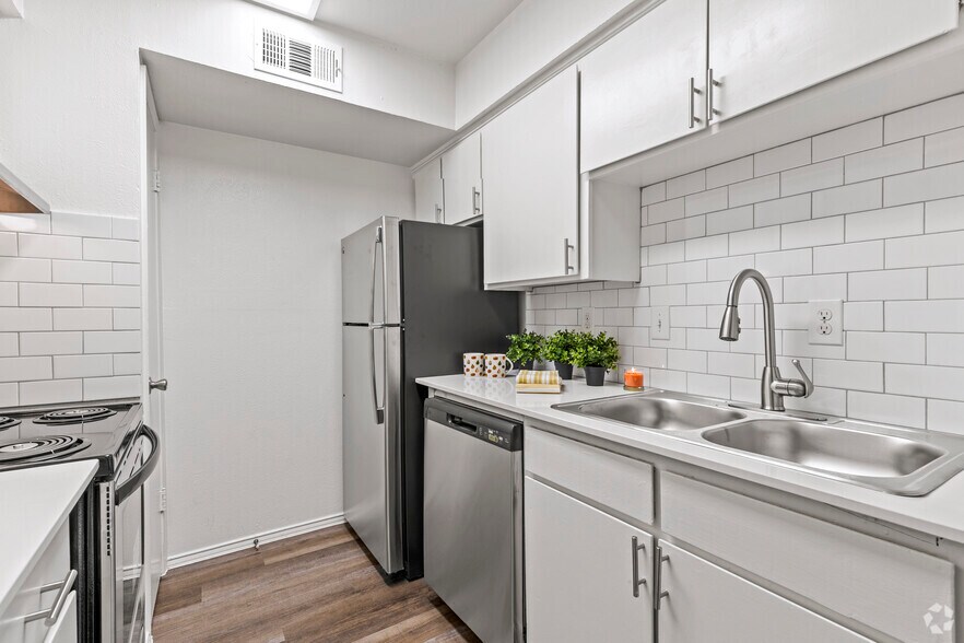 More Photos Of 2211 S Vernon Ave, Dallas Apartments For Sale