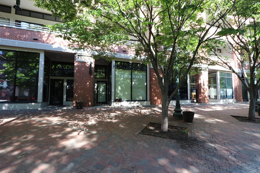 More Photos Of 95 S Main St, Memphis Storefront Retail Office For Lease