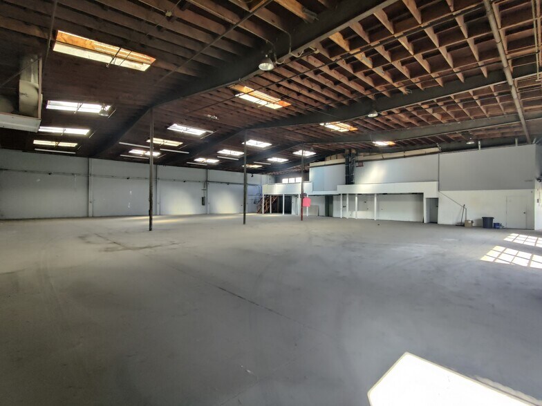More Photos Of 424-430 W Redondo Beach Blvd, Gardena Distribution For Sale